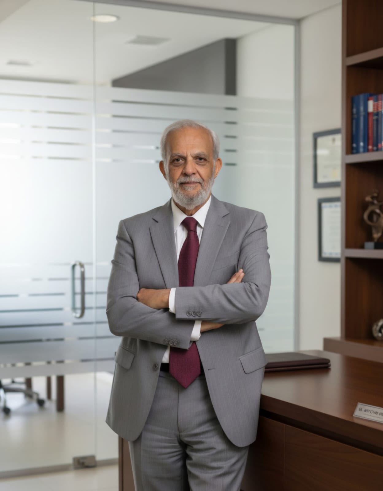 Dr. Valter Nunes Coelho em seu escritório